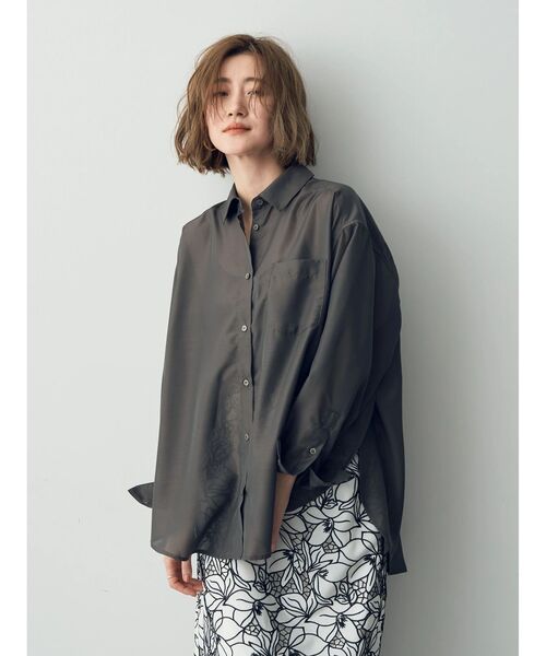 YECCA VECCA（イェッカヴェッカ）の「サイドスリットシアーシャツ（シャツ/ブラウス・レディース・チャコールグレー/アイボリー/サーモンピンク・FREE）」の5枚目の写真