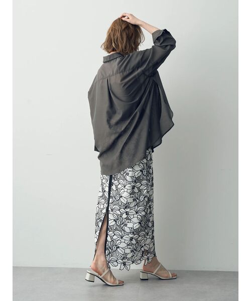 YECCA VECCA（イェッカヴェッカ）の「サイドスリットシアーシャツ（シャツ/ブラウス・レディース・チャコールグレー/アイボリー/サーモンピンク・FREE）」の17枚目の写真