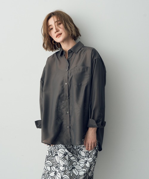 YECCA VECCA（イェッカヴェッカ）の「サイドスリットシアーシャツ（シャツ/ブラウス・レディース・チャコールグレー/アイボリー/サーモンピンク・FREE）」の3枚目の写真