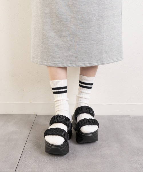 Fabby fabby(ファビィーファビィー)の「厚底シフォン2ベルトサンダル(サンダル・レディース・ブラック/オフホワイト・SMALL/MEDIUM/LARGE)」の7枚目の写真