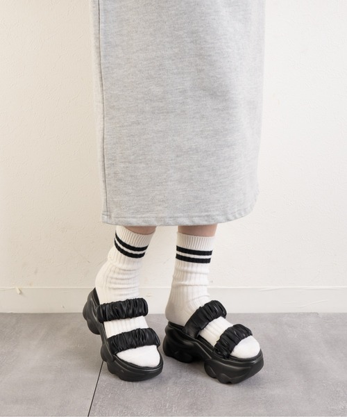 Fabby fabby(ファビィーファビィー)の「厚底シフォン2ベルトサンダル(サンダル・レディース・ブラック/オフホワイト・SMALL/MEDIUM/LARGE)」の8枚目の写真