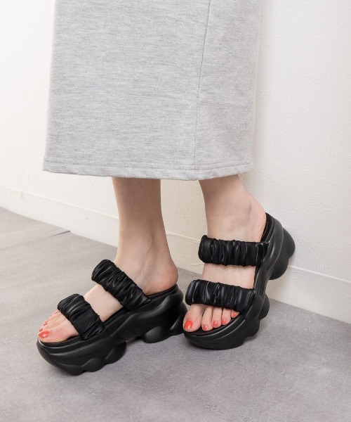 Fabby fabby(ファビィーファビィー)の「厚底シフォン2ベルトサンダル(サンダル・レディース・ブラック/オフホワイト・SMALL/MEDIUM/LARGE)」の12枚目の写真