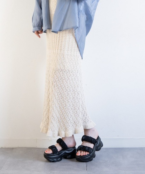 Fabby fabby(ファビィーファビィー)の「厚底シフォン2ベルトサンダル(サンダル・レディース・ブラック/オフホワイト・SMALL/MEDIUM/LARGE)」の13枚目の写真