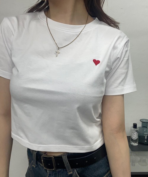 ROGER AND RAW(ロジャーアンドロウ)の「ハートモチーフシンプルTシャツ(Tシャツ/カットソー・レディース・ホワイト/ブラック・FREE)」の1枚目の写真