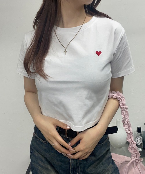 ROGER AND RAW(ロジャーアンドロウ)の「ハートモチーフシンプルTシャツ(Tシャツ/カットソー・レディース・ホワイト/ブラック・FREE)」の4枚目の写真