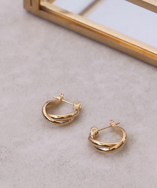 Three Four Time（ｽﾘｰﾌｫｰﾀｲﾑ）の「スクリューフープK18ポストピアス（ピアス（両耳用）・レディース・ゴールド/シルバー・FREE）」の2枚目の写真