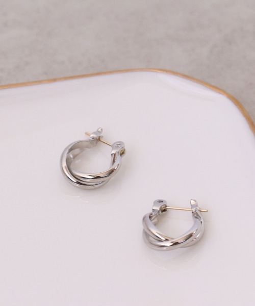 Three Four Time（ｽﾘｰﾌｫｰﾀｲﾑ）の「スクリューフープK18ポストピアス（ピアス（両耳用）・レディース・ゴールド/シルバー・FREE）」の4枚目の写真