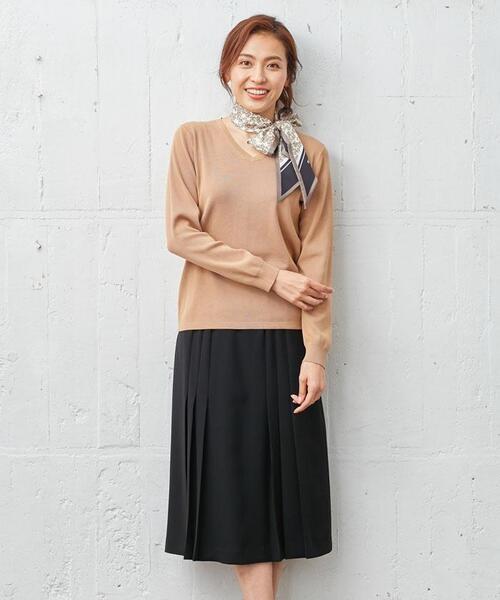 Leilian(レリアン)の「Vネックニットプルオーバー【ROCHAS Premiere】(ニット/セーター・レディース・ライトブラウン/ブラック・11/13)」の4枚目の写真