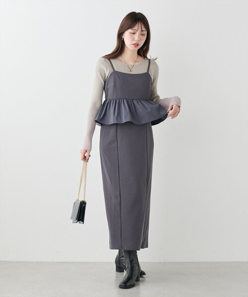 natural couture(ナチュラルクチュール)の「異素材ペプラムキャミワンピース(ワンピース・レディース・グレイッシュベージュ/ブラック/チャコールグレー・FREE)」の3枚目の写真
