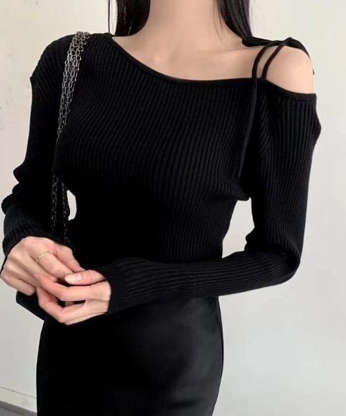 ABITOKYO(アビトーキョー)の「ワンオフショルダーリボンリブニットトップス(ニット/セーター・レディース・アイボリー/ブラック・FREE)」の3枚目の写真