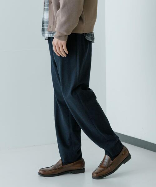 URBAN RESEARCH（アーバンリサーチ）の「WONDER SHAPEタックイージーPANTS（その他パンツ・メンズ・ブラック/ライトグレー/ネイビー・SMALL/MEDIUM/LARGE）」の5枚目の写真