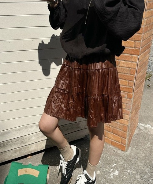 LYEON(リヨン)の「フェイクレザーティアードスカート(スカート・レディース・ブラウン/ブラック・FREE)」の12枚目の写真