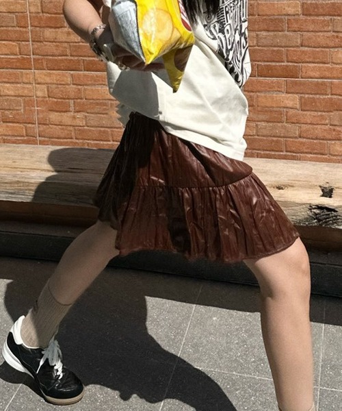LYEON(リヨン)の「フェイクレザーティアードスカート(スカート・レディース・ブラウン/ブラック・FREE)」の13枚目の写真