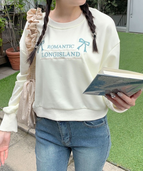 Teem Store(チームストア)の「リボンロゴ刺繍 裏毛スウェットプルオーバー(スウェット・レディース・ホワイト/ブラック/グレー・F)」の1枚目の写真