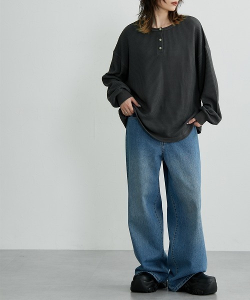 Soiunique（スワユニーク）の「前後２ＷＡＹワッフル素材ヘンリーネックトップス［Soiunique］（Tシャツ/カットソー・レディース・オートミール/チャコール・L/M）」の16枚目の写真