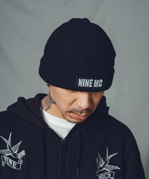 NineMicrophones（ナインマイクロフォンズ）の「BEANIE-9MC BOX LOGO-（ニットキャップ/ビーニー・メンズ・マスタード/グレー/ブラック・FREE）」の2枚目の写真