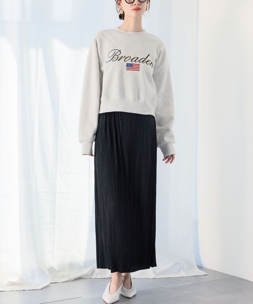 Ampirula（アンピルーラ）の「ロゴ×国旗刺繍 裏起毛ショート丈 スウェット トレーナー プルオーバー【洗える】（スウェット・レディース・ライトグレー/ネイビー・FREE）」の4枚目の写真