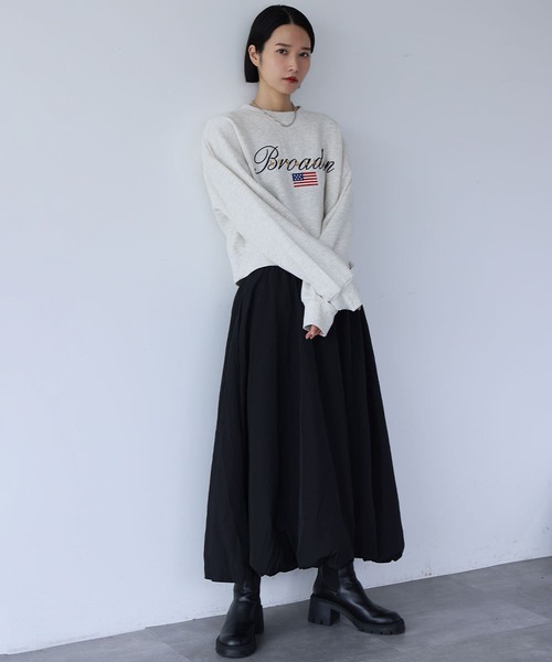 Ampirula（アンピルーラ）の「ロゴ×国旗刺繍 裏起毛ショート丈 スウェット トレーナー プルオーバー【洗える】（スウェット・レディース・ライトグレー/ネイビー・FREE）」の14枚目の写真