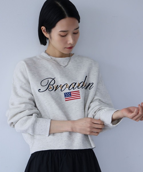 Ampirula（アンピルーラ）の「ロゴ×国旗刺繍 裏起毛ショート丈 スウェット トレーナー プルオーバー【洗える】（スウェット・レディース・ライトグレー/ネイビー・FREE）」の17枚目の写真