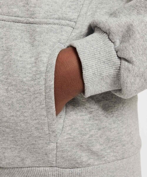 NIKE（ナイキ）の「ナイキ クラブ フリース ジュニア フレンチ テリー フルジップ パーカー / Nike Club Fleece Big Kids' French Terry Full-Zip Hoodie  FD3017-063 Dark Grey Heather（パーカー・キッズ・グレー系その他・130/140/150/160/170）」の3枚目の写真