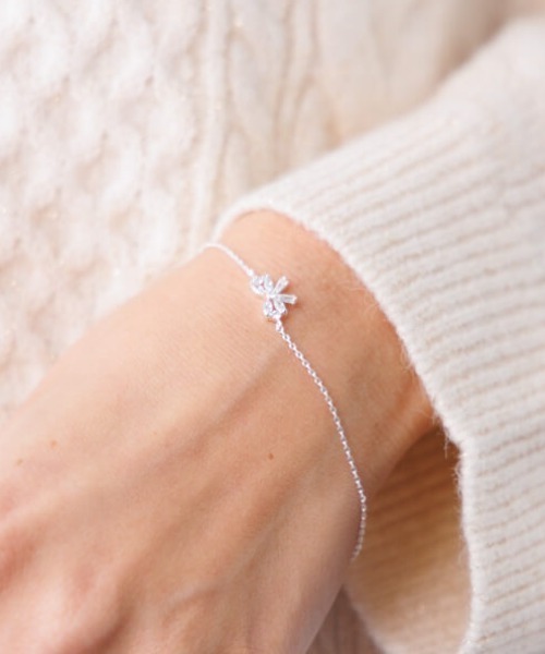 flower(フラワー)の「ビジューリボンブレスレット(ブレスレット・レディース・ゴールド/シルバー・FREE)」の1枚目の写真