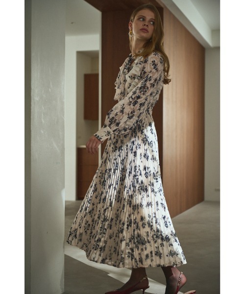 Aurelia Flower Pleated Dress ラッフルタイ付きフラワープリント