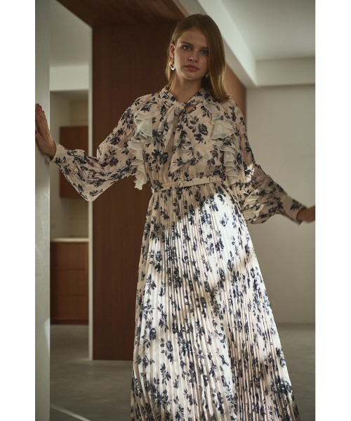 新品タグ付き　エステラケー　フラワープリントロングドレス セール】Aurelia Flower Pleated Dress ラッフルタイ付きフラワー