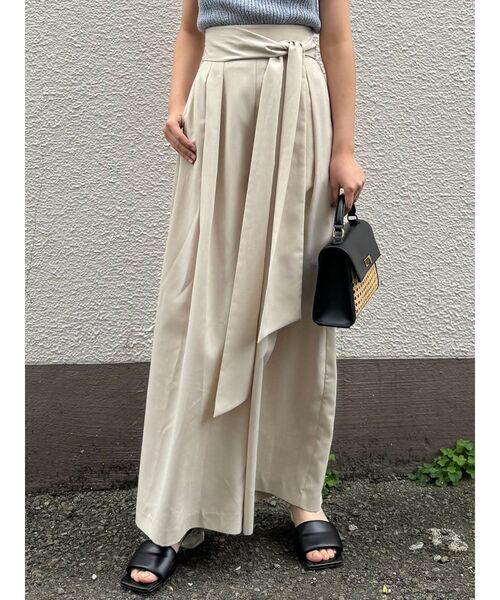 LAGUNAMOON(ラグナムーン)の「ウエストリボン2タックワイドパンツ(その他パンツ・レディース・ベージュ/グレー・SMALL/MEDIUM)」の8枚目の写真