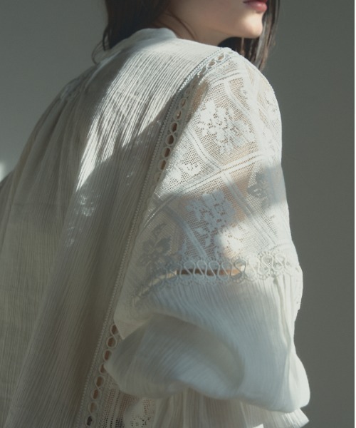 Muel Chic（ミュエルシック）の「Pam lace blouse  パムレースブラウス（シャツ/ブラウス・レディース・ホワイト/コーラルピンク/ブラック・FREE）」の16枚目の写真