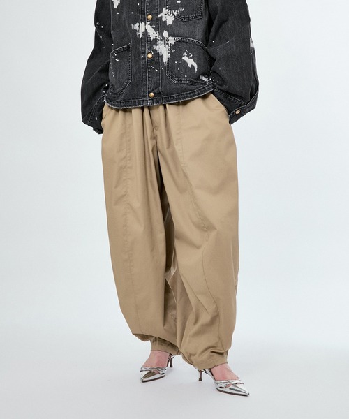 M TO R（ムウトアール）の「BALOON VOLUME PANTS（その他パンツ・レディース・ベージュ/ブラック・38/40）」の13枚目の写真