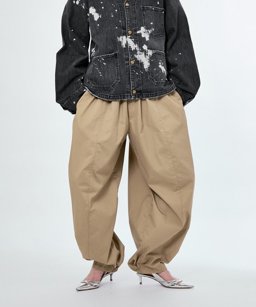 M TO R（ムウトアール）の「BALOON VOLUME PANTS（その他パンツ・レディース・ベージュ/ブラック・38/40）」の14枚目の写真