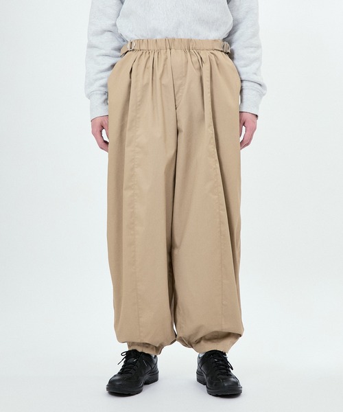 M TO R（ムウトアール）の「BALOON VOLUME PANTS（その他パンツ・レディース・ベージュ/ブラック・38/40）」の5枚目の写真