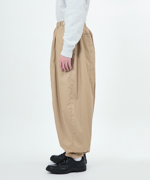 M TO R（ムウトアール）の「BALOON VOLUME PANTS（その他パンツ・レディース・ベージュ/ブラック・38/40）」の6枚目の写真