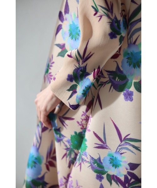 優美な花咲き誇るアコーディオンプリーツロングワンピース（ワンピース