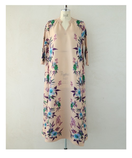 優美な花咲き誇るアコーディオンプリーツロングワンピース（ワンピース