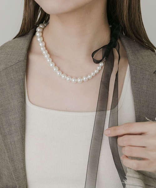 SMELLY(スメリー)の「シアーリボンパールネックレス(ネックレス・レディース・ブラック系その他・-)」の2枚目の写真