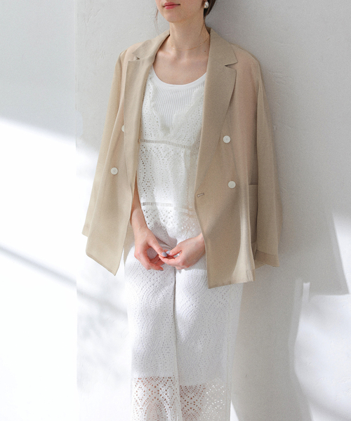 La TOTALITE(ラトータリテ)の「【洗える】ウォッシャブルシアージャケット(テーラードジャケット・レディース・ベージュ/ブラック/チャコールグレー・36/38)」の5枚目の写真