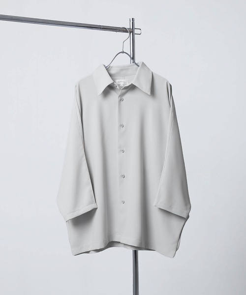 NILWAY（ニルウェイ）の「ドレープーサマーオーバーサイズドルマンレギュラーカラーシャツ（シャツ/ブラウス・メンズ・ネイビー/ライトグレー/ブラック/ブラック系/ブルー/ダークグリーン/オフホワイト/グレー系/チャコールグレー/ネイビー系/ホワイト系・LARGE/MEDIUM）」の7枚目の写真