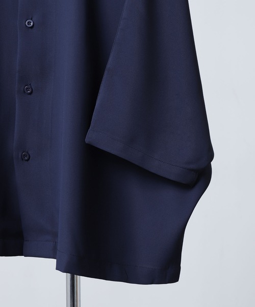 NILWAY（ニルウェイ）の「ドレープーサマーオーバーサイズドルマンレギュラーカラーシャツ（シャツ/ブラウス・メンズ・ネイビー/ライトグレー/ブラック/ブラック系/ブルー/ダークグリーン/オフホワイト/グレー系/チャコールグレー/ネイビー系/ホワイト系・LARGE/MEDIUM）」の16枚目の写真