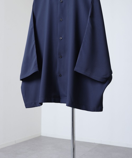 NILWAY（ニルウェイ）の「ドレープーサマーオーバーサイズドルマンレギュラーカラーシャツ（シャツ/ブラウス・メンズ・ネイビー/ライトグレー/ブラック/ブラック系/ブルー/ダークグリーン/オフホワイト/グレー系/チャコールグレー/ネイビー系/ホワイト系・LARGE/MEDIUM）」の15枚目の写真