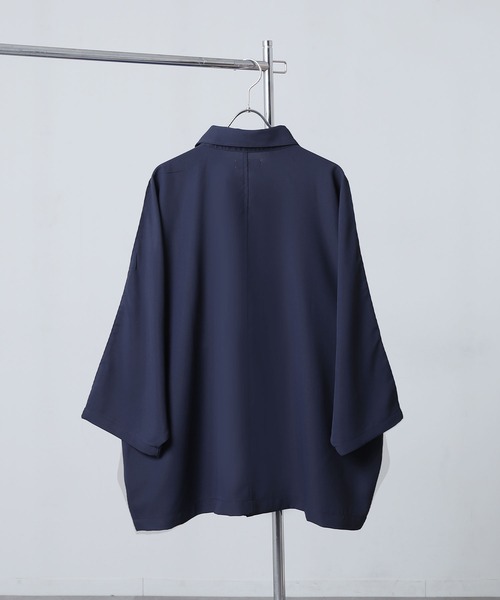 NILWAY（ニルウェイ）の「ドレープーサマーオーバーサイズドルマンレギュラーカラーシャツ（シャツ/ブラウス・メンズ・ネイビー/ライトグレー/ブラック/ブラック系/ブルー/ダークグリーン/オフホワイト/グレー系/チャコールグレー/ネイビー系/ホワイト系・LARGE/MEDIUM）」の12枚目の写真