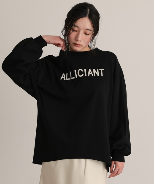 attiree（アティレー）の「【プリント】【UVカット】ボリューム袖長袖Tシャツ（Tシャツ/カットソー・レディース・ネイビー/ブラック/ホワイト・FREE）」の2枚目の写真