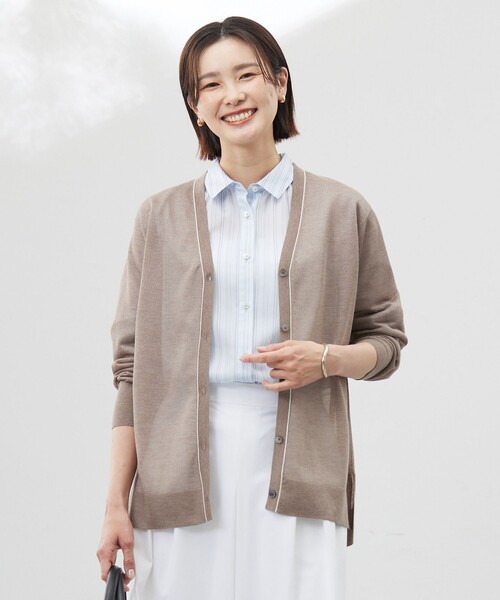 J.PRESS(ジェイプレス)の「【WEB限定カラーあり・洗える】Vis/Peスパーク ニット カーディガン(カーディガン/ボレロ・レディース・アイボリー系/ライトグレー系/ダークブラウン系/ブラウン系/イエロー系・T13)」の4枚目の写真
