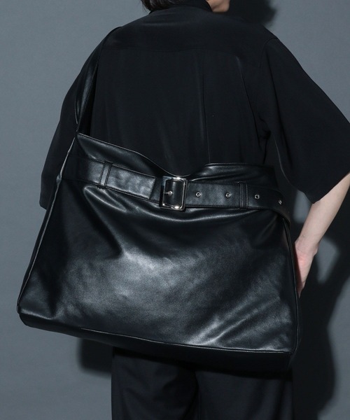 HARE（ハレ）の「タスキベルトショルダーBAG(HARE)（ショルダーバッグ・メンズ・ブラック/グレー系その他・FREE）」の2枚目の写真