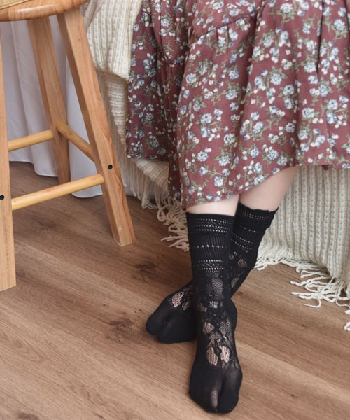 TONE SELECT GOODS（トーンセレクトグッズ）の「【float】レース切り替えデザイン 履き口メロー 2本指クルー丈ソックス（ソックス/靴下・レディース・ブラック/アイボリー/ホワイト・FREE）」の3枚目の写真