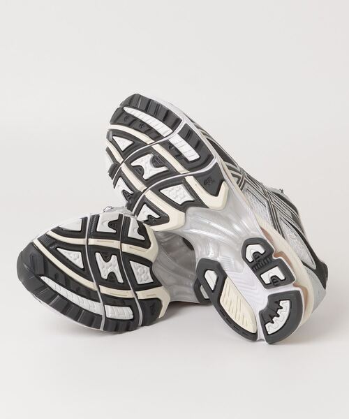 ASICS(アシックス)の「GEL-NIMBUS 10.1(スニーカー・メンズ・ホワイト×シルバー・27/24.5/27.5/23.5/23/25.5/25/26/24/29.5/28.5/29/26.5/28)」の10枚目の写真