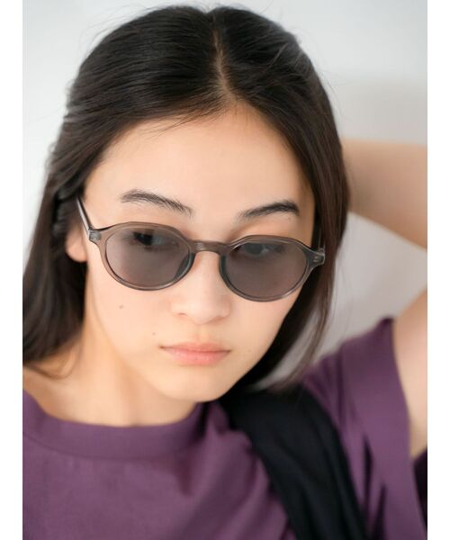 Ungrid(アングリッド)の「クリアフレームグレーレンズサングラス(サングラス・レディース・グレー・FREE)」の6枚目の写真