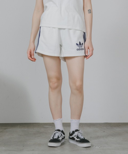adidas(アディダス)の「adidas/アディダス TERRY SHORT(その他パンツ・レディース・ネイビー/ホワイト・M/S/XS/L)」の2枚目の写真