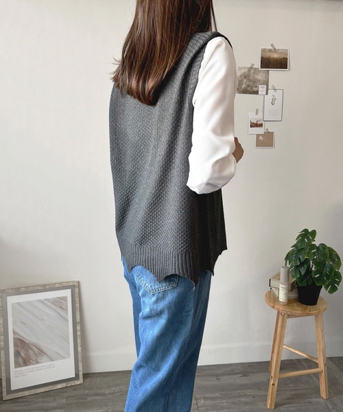 Amulet(アミュレット)の「インナー次第でテイスト自由自在!腰回りもほどよく隠れる◎ニットベストトップス(ベスト・レディース・ブラウン/アイボリー/ブラック/レッド/ダークブラウン/ネイビー/ベージュ/グレー・FREE)」の22枚目の写真