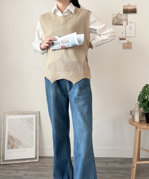 Amulet(アミュレット)の「インナー次第でテイスト自由自在!腰回りもほどよく隠れる◎ニットベストトップス(ベスト・レディース・ブラウン/アイボリー/ブラック/レッド/ダークブラウン/ネイビー/ベージュ/グレー・FREE)」の12枚目の写真